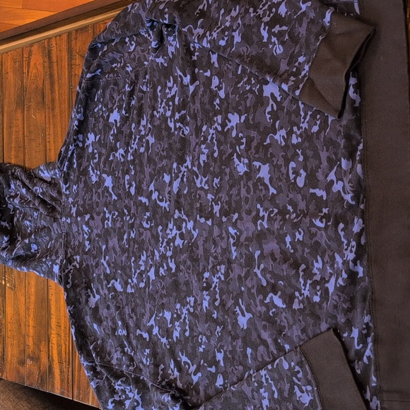 Greyson Gotham Maltese Camo Hoodie - Picture 5 of 6